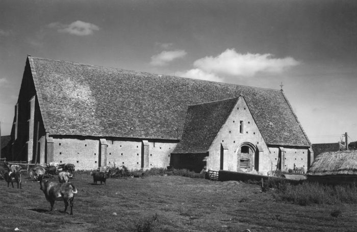 TithebarnGreatCoxwellOxfordshireEdwinSmithRIBA42166jpg