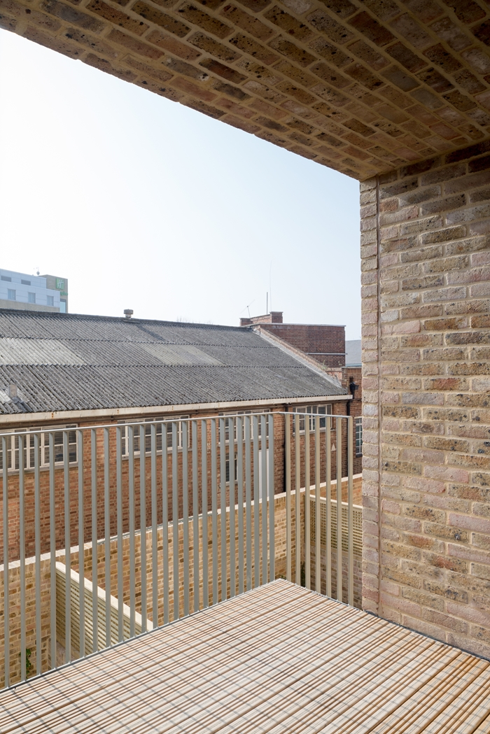 BrentfordLockWest1497MarkHaddenWebImage5jpg