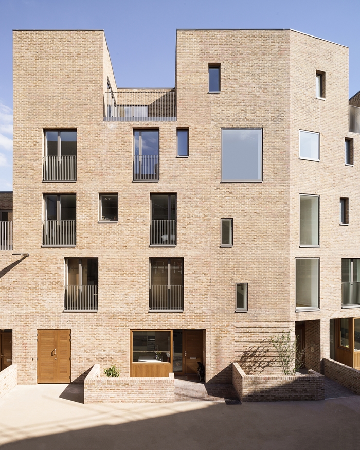 BrentfordLockWest1497MarkHaddenWebImage1jpg