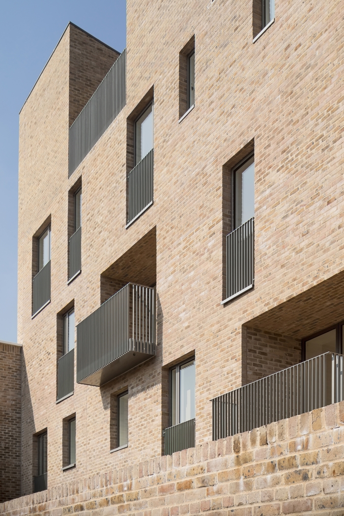 BrentfordLockWest1497MarkHaddenWebImage2jpg