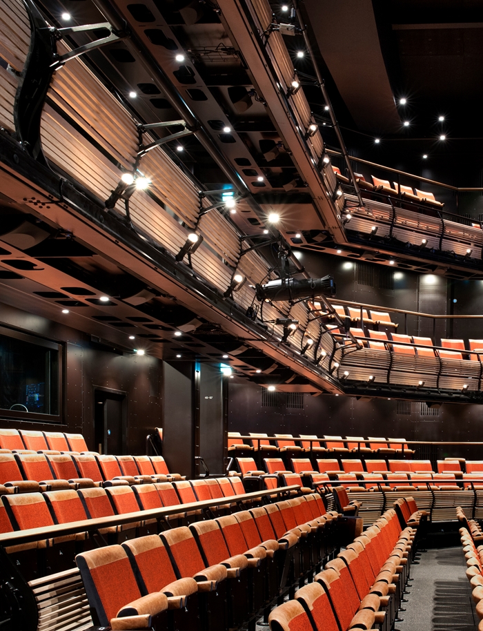 BridgeTheatre2492PhilipVileWEBIMAGE7jpg