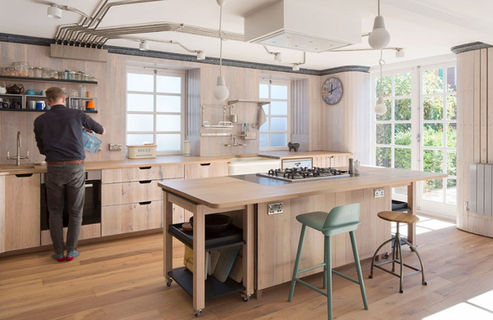 Reuse flat with person 700x455jpg