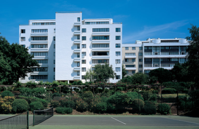 The tennis courts at Highpoint north London designed by Lubetkin and Tecton 2002png