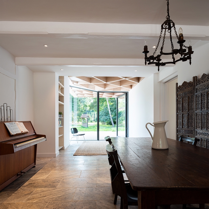 House for Theo and O4104Andy Matthews3body insidejpg
