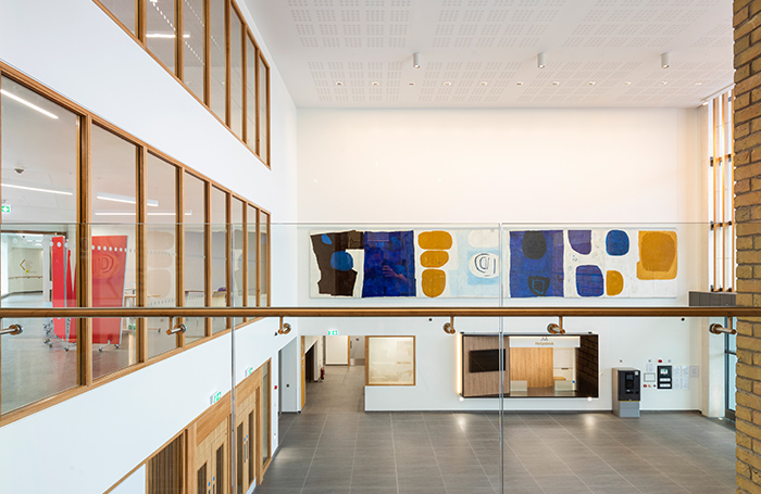 altnagelvinacutehospitalartpaullindsay700x455jpg