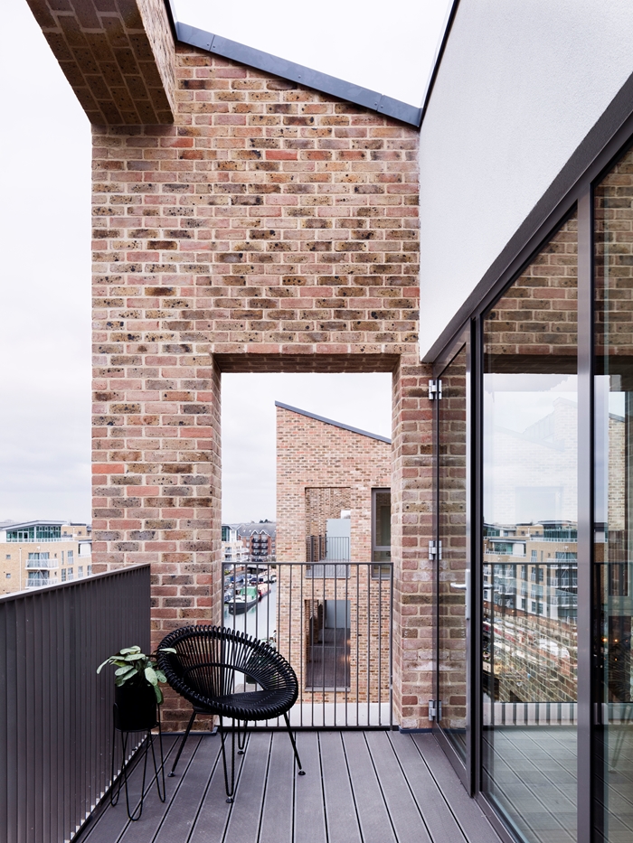 BrentfordLockWest2378RoryGardinerWEBIMAGE1jpg