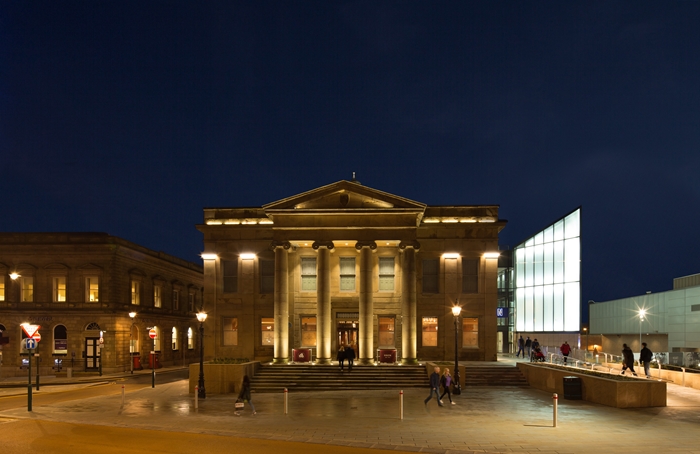 OldhamTownHall1150PaulKaraliusWebImage1jpg