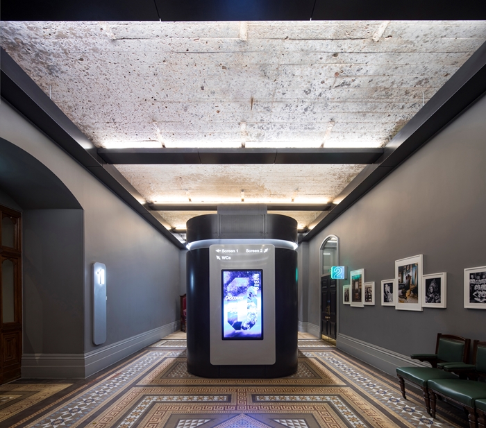 OldhamTownHall1150NickCavilleWebImage4jpg