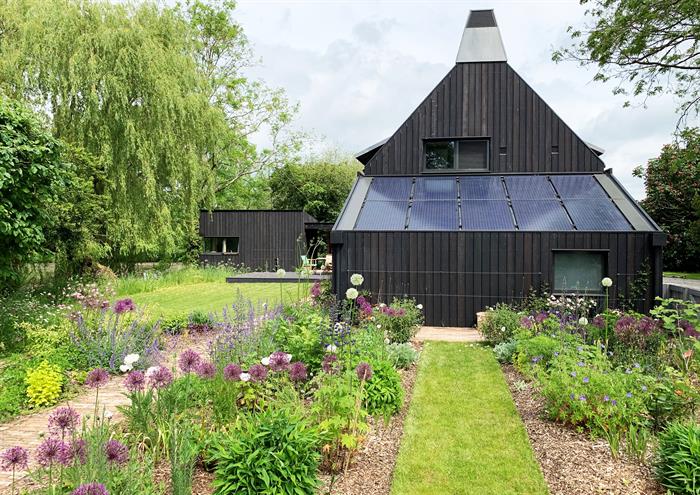 Ponds Rough Maypole Green543Neven SIdorWEBIMAGE5jpg