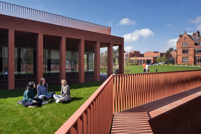 Student Hub Queens Business School BelfastDonal McCannWEBIMAGE5jpg