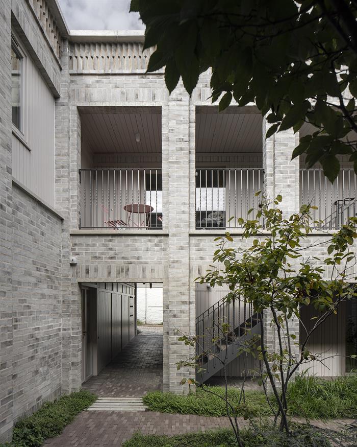 Lavender Hill Courtyard Housing221Johan DehlinWEBIMAGE2jpg