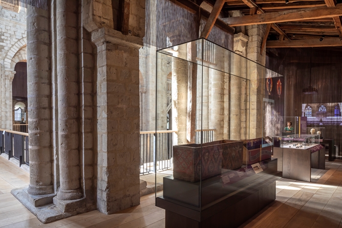 Winchester Cathedral4099Peter CookWEBIMAGE4jpg
