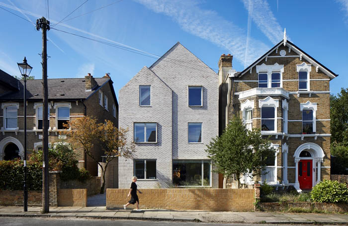 HouseWithinaHouseJackHobhouseimageone700x455jpg