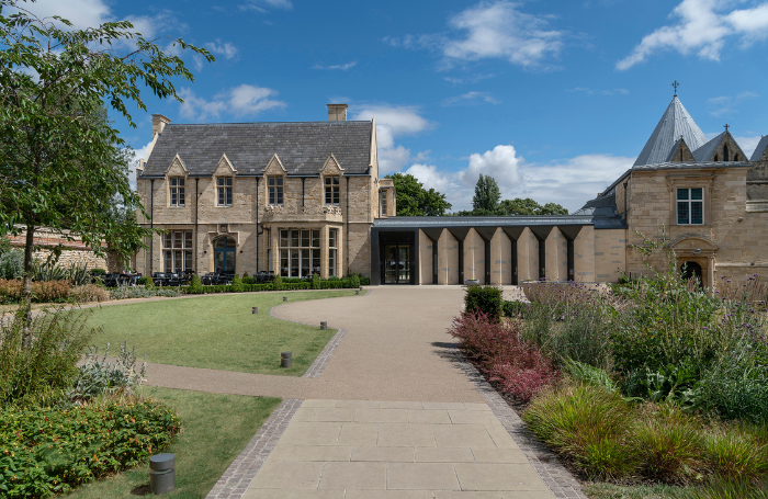 Lincoln Cathedral Visitor Centre by Simpson Brown 700 x 455png