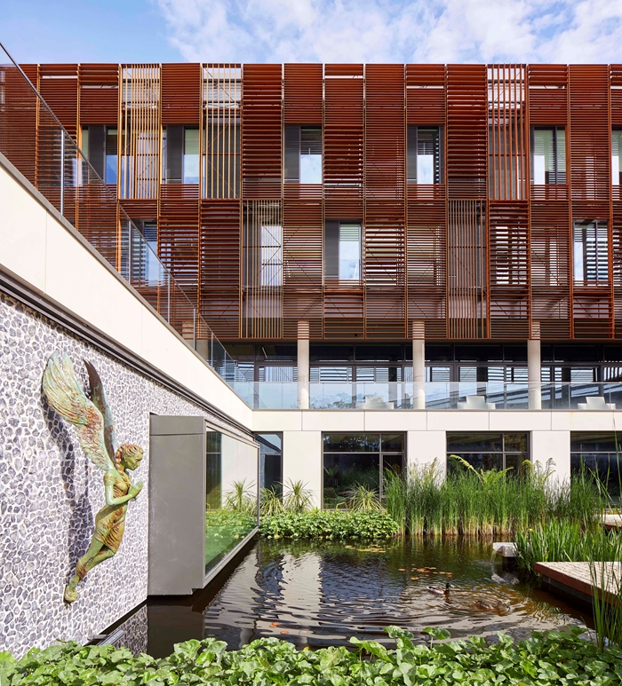 University of Winche4817Hufton CrowWEBIMAGE2jpg