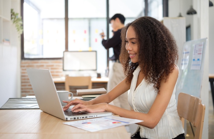 Young person working on her laptop in the office 700455jpg