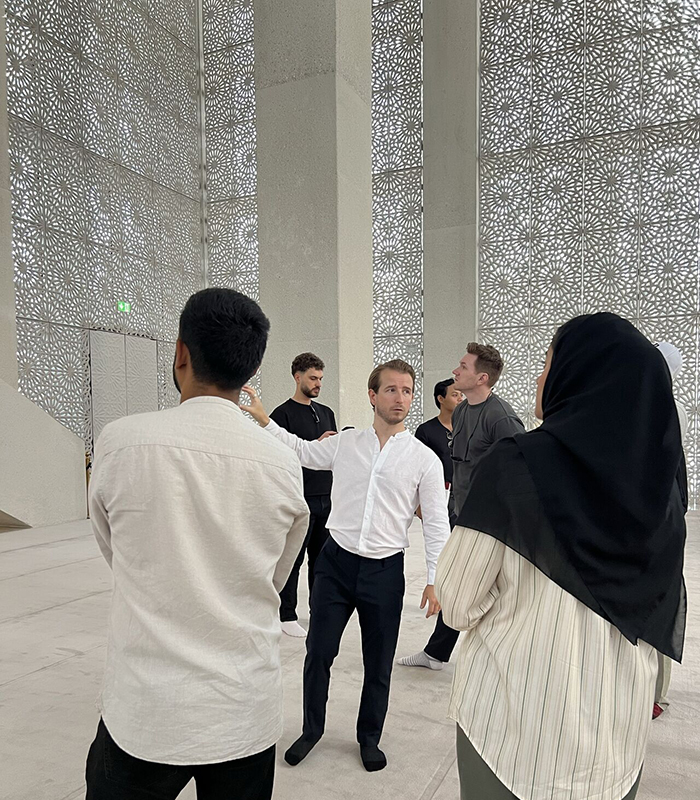 StuartgivingoverviewofmosqueAdjayeAssociatesjpg