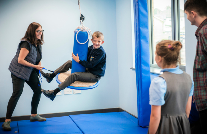 YoungboypulledonropeswingatSandsideLodgeSchool700x455png