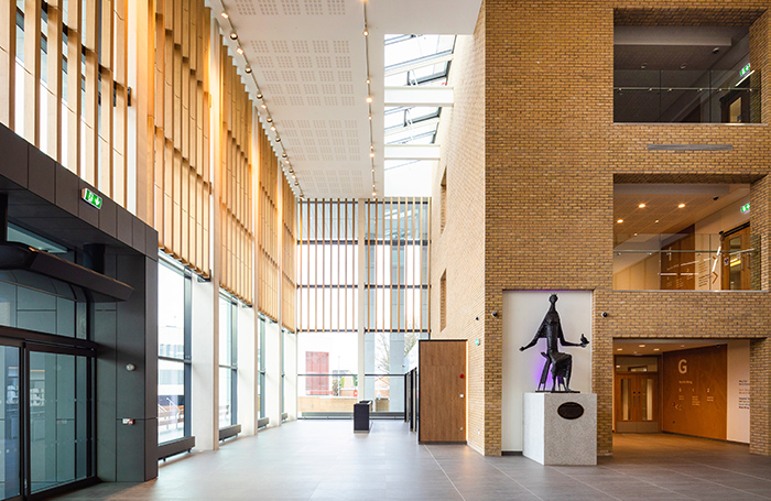 altnagelvinacutehospitalinterioronepaullindsay700x455jpg