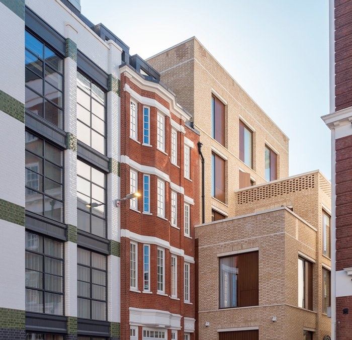 Barts Square4675Alex UptonWEBIMAGE2jpg