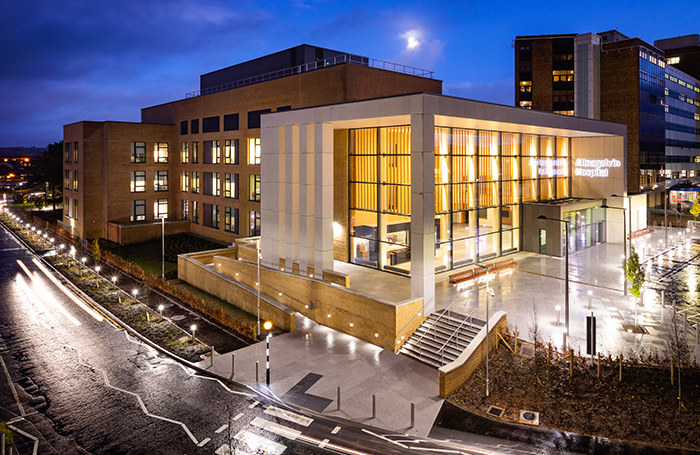 altnagelvinacutehospitalexterioronepaullindsay700x455jpg