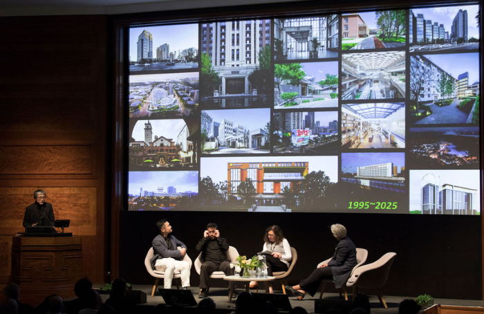 presentation panel on stage credit ARCHINApng