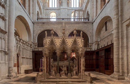 Winchester Cathedral South Transept Exhibition Spaces © Peter Cook