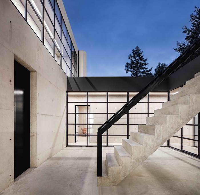 The Ghost House2931Felix MooneeramWEBIMAGE2jpg