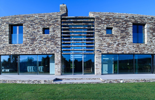 contour house by peter landers