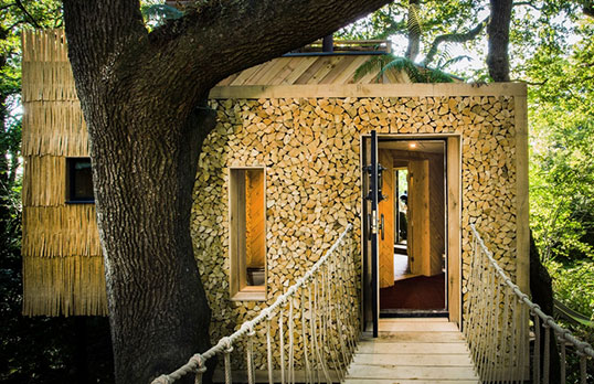 Woodsmans-Treehouse-by-Sandy-Steele-Perkins