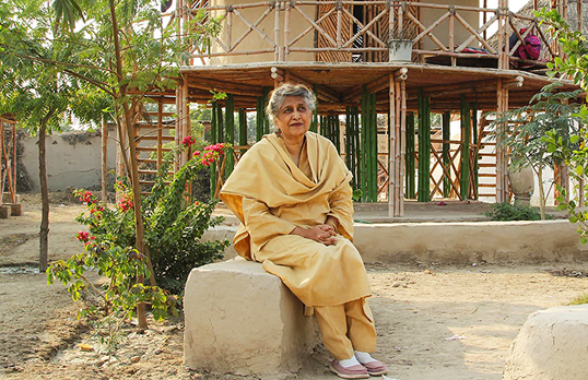 Yasmeen Lari outside Women's Centre, Pakistan