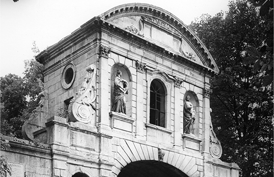 Black and white photograph of Temple Bar archway in its Hertfordshire location