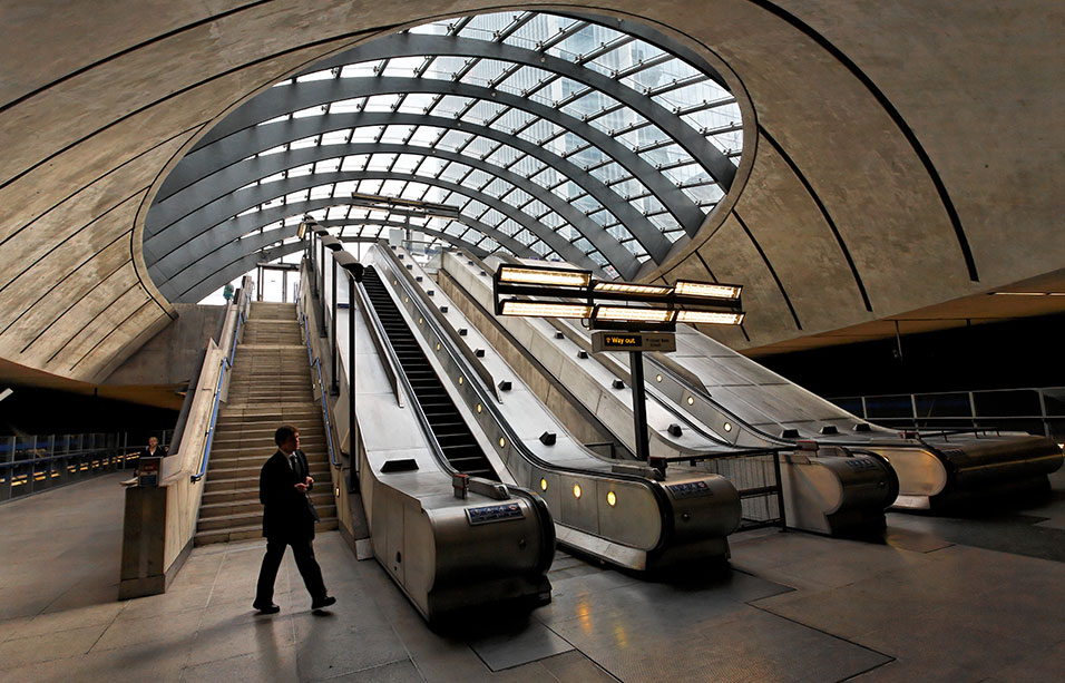 Canary Wharf London Underground Station, Jubilee Line Extension, London: the escalator bank - Eric Firley / RIBA Collections