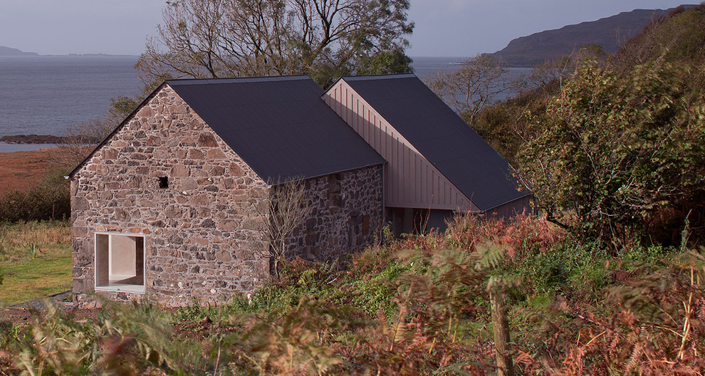 Croft 3 exterior 990x528 copyright Mull Fardaa Architects